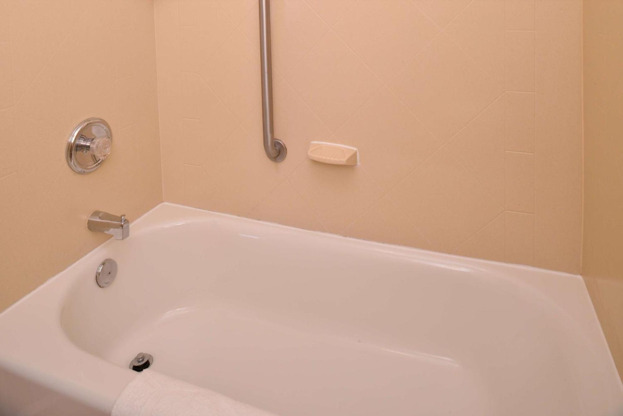 Hampton Inn By Hilton Litchfield Esterno foto
